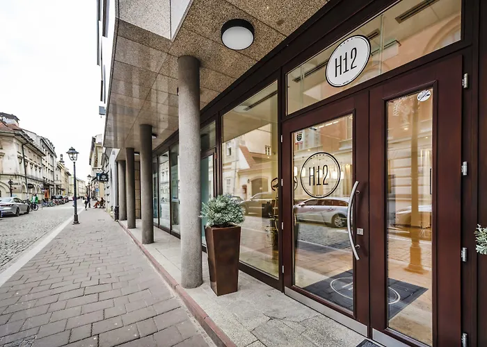 Hotel H12